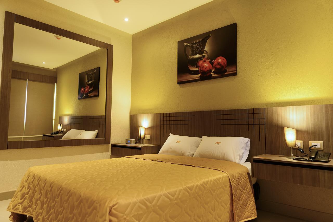 Np Hotel Y Suites Γκουαγιακίλ Εξωτερικό φωτογραφία