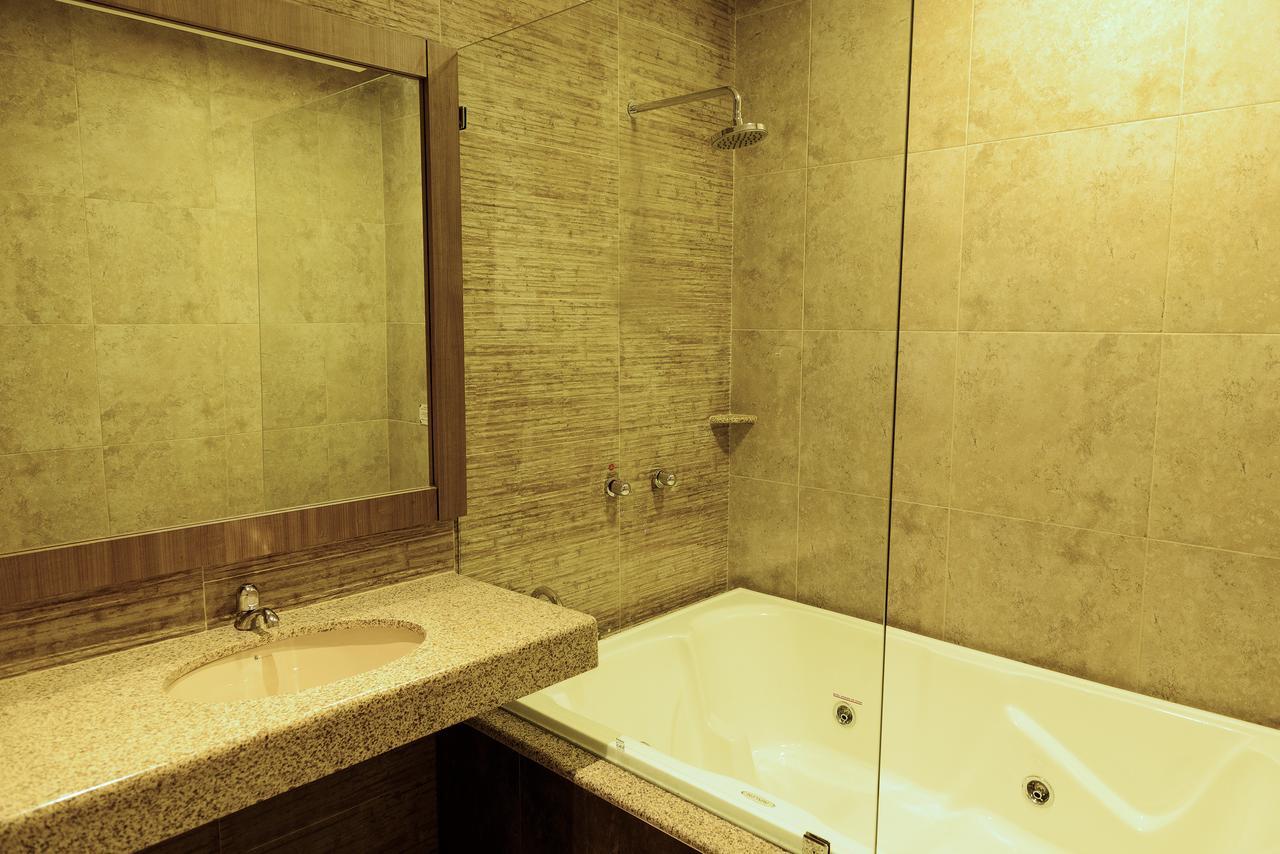 Np Hotel Y Suites Γκουαγιακίλ Εξωτερικό φωτογραφία