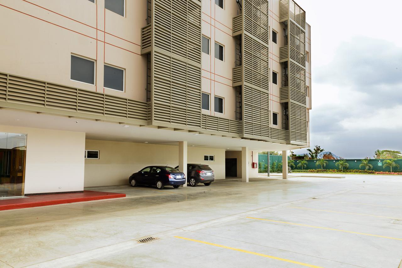 Np Hotel Y Suites Γκουαγιακίλ Εξωτερικό φωτογραφία